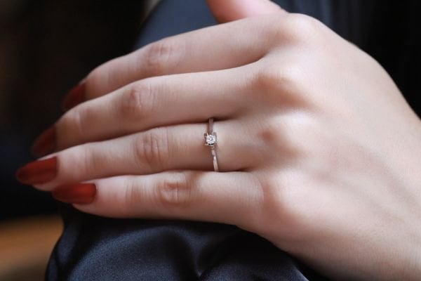 0,09 Karat Pırlanta Tektaş Yüzük