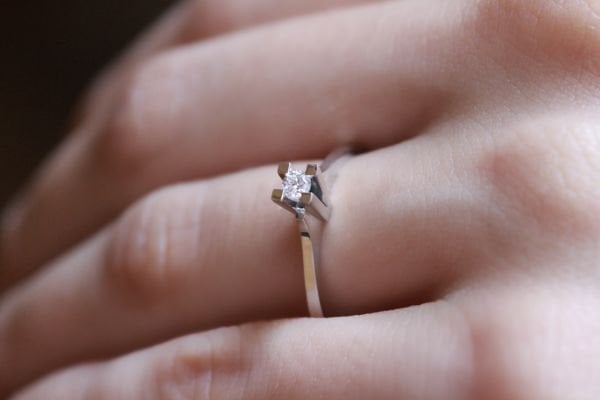 0,09 Karat Pırlanta Tektaş Yüzük