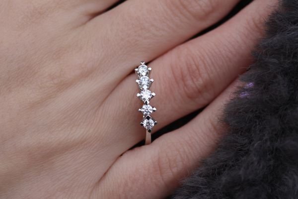 0.43 Karat Pırlanta Beştaş Yüzük