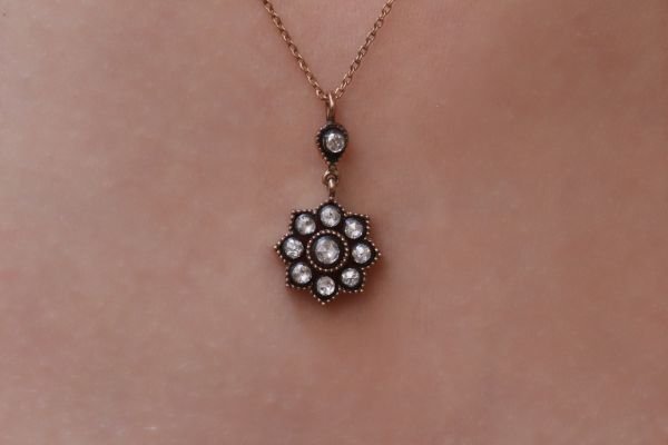 0,38 Karat Elmas Tasarım Kolye