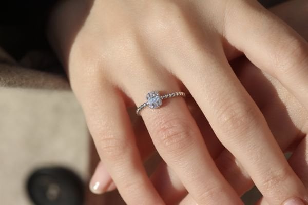 0,22 Karat Pırlanta Baget Yüzük