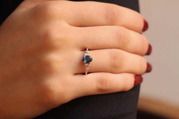 1,12 Karat Pırlanta Vintage Oval London Blue Yüzük