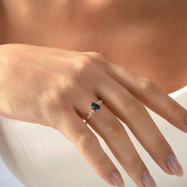 1,12 Karat Pırlanta Vintage Oval London Blue Yüzük