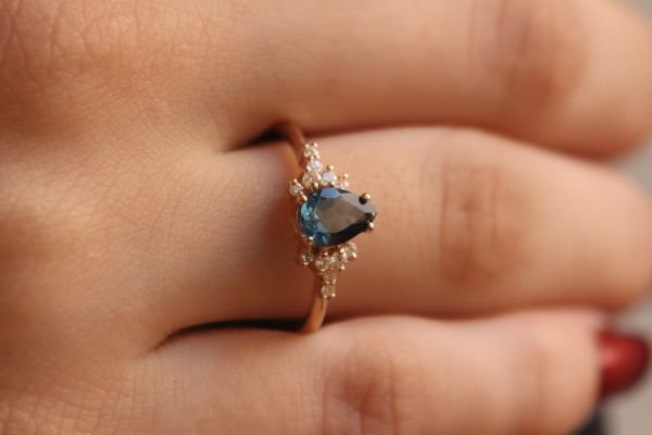 0,99 Karat Pırlanta Vintage Damla London Blue Yüzük