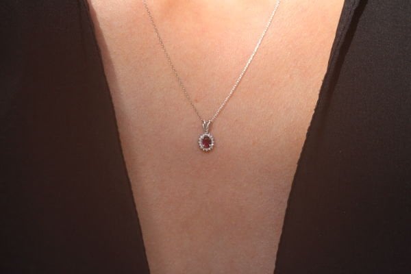 0,11 Karat Pırlanta Tasarım Kolye