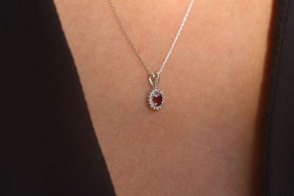 0,11 Karat Pırlanta Tasarım Kolye