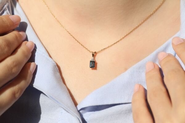 0,67 Karat Pırlanta London Blue Kolye