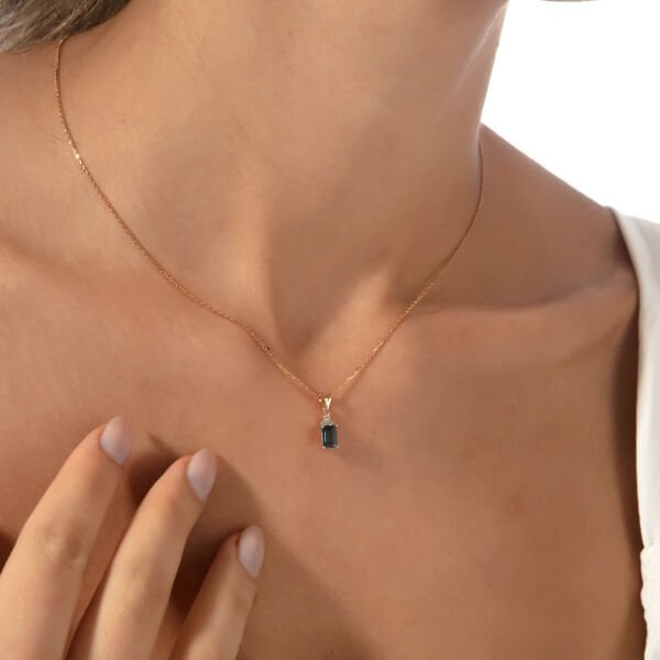 0,63 Karat Pırlanta London Blue Kolye