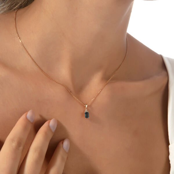 0,65 Karat Pırlanta London Blue Kolye