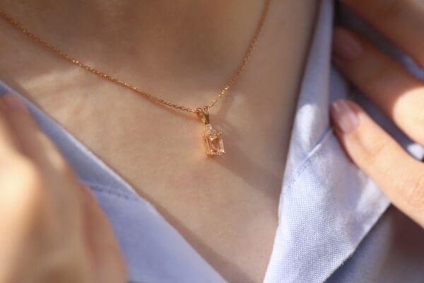 0,69 Karat Pırlanta Morganit Kolye