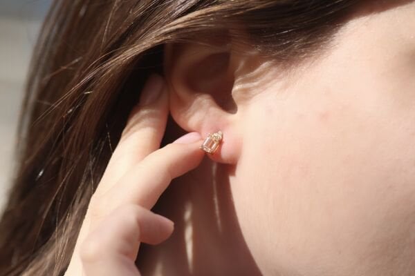 1,30 Karat Pırlanta Morganit Küpe