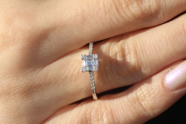 0,30 Karat Pırlanta Baget Yüzük