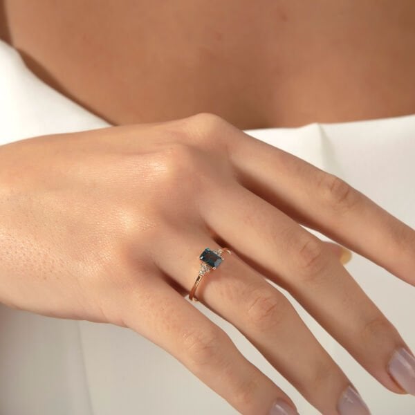 0,61 Karat Pırlanta Vintage Emerald London Blue Yüzük