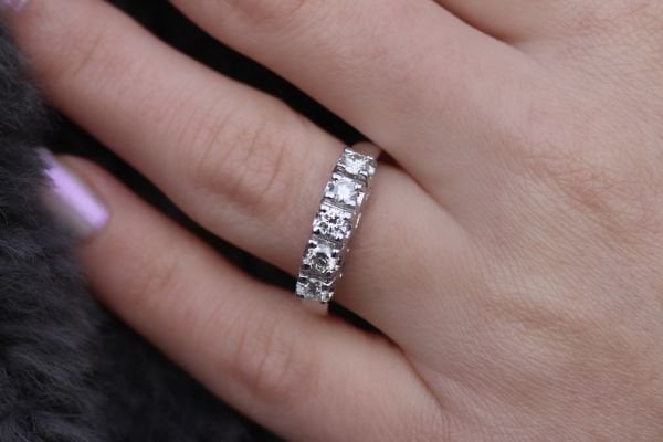 0.64 Karat Pırlanta Beştaş Yüzük