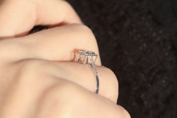 0,11 Karat Pırlanta Baget Yüzük