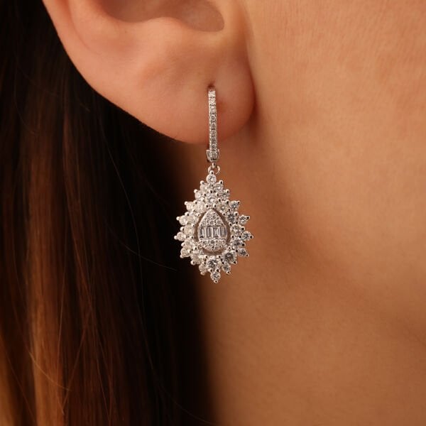 1,94 Karat Pırlanta Baget Küpe