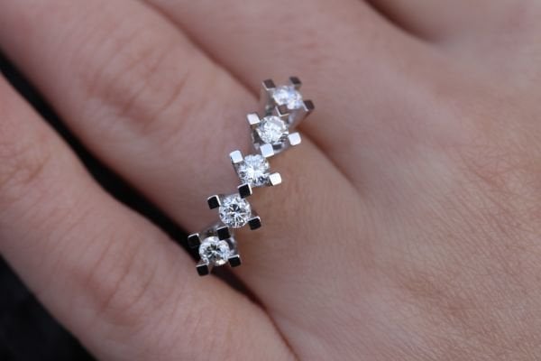 0.77 Karat Pırlanta Beştaş Yüzük