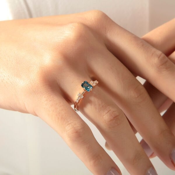 0,83 Karat Pırlanta London Blue Tasarım Yüzük