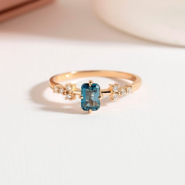 0,83 Karat Pırlanta London Blue Tasarım Yüzük