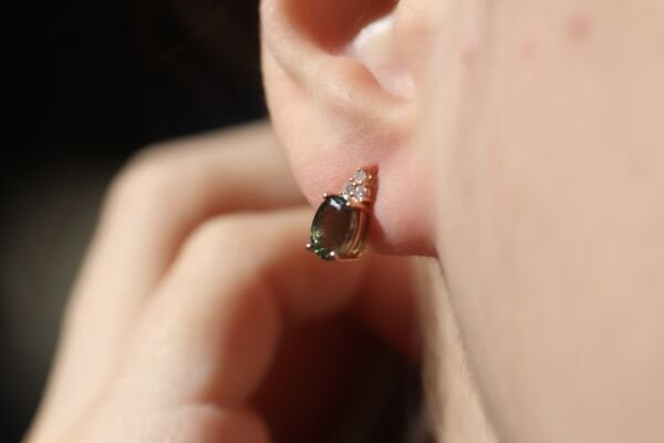 1,70 Karat Pırlanta Yeşil Safir Küpe