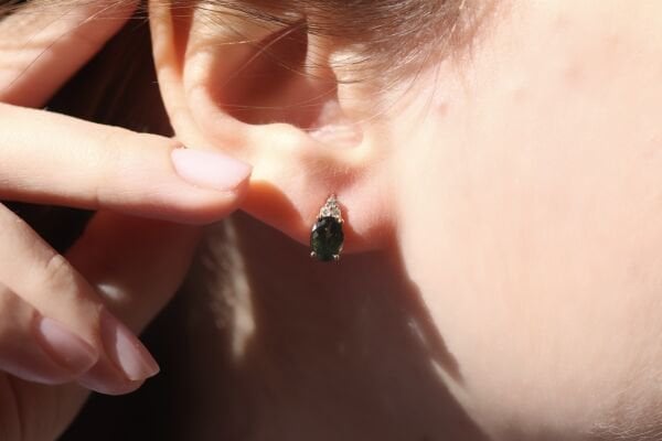 1,70 Karat Pırlanta Yeşil Safir Küpe