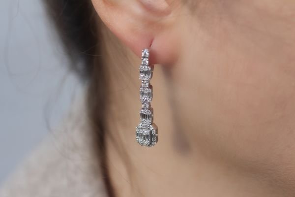 1,37 Karat Pırlanta Baget Küpe