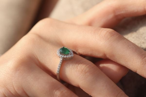 0,79 Karat Pırlanta Zümrüt Yüzük