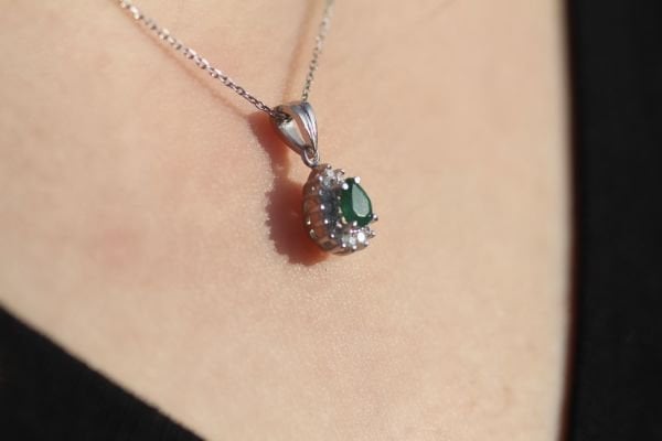 0,40 Karat Pırlanta Zümrüt Kolye