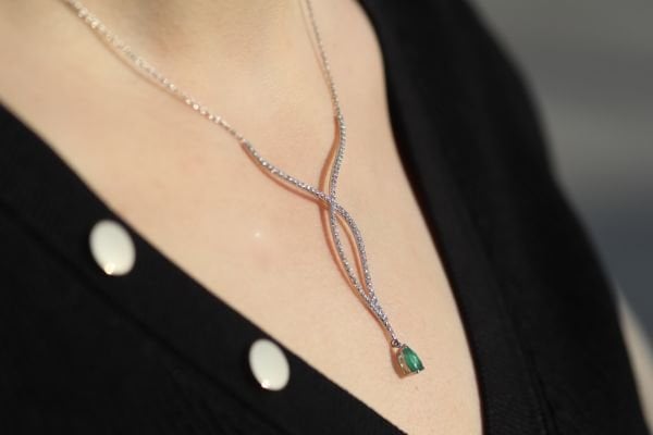 0,97 Karat Pırlanta Zümrüt Kolye