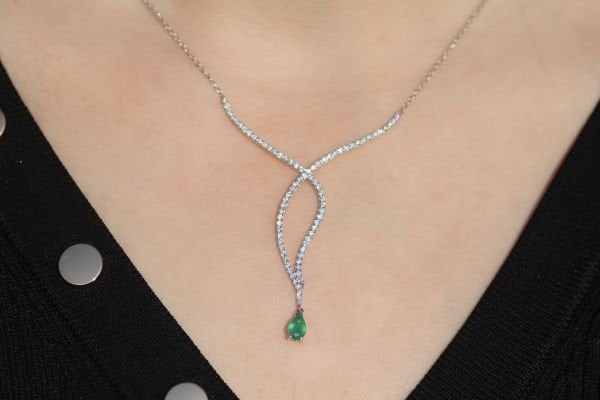 0,97 Karat Pırlanta Zümrüt Kolye