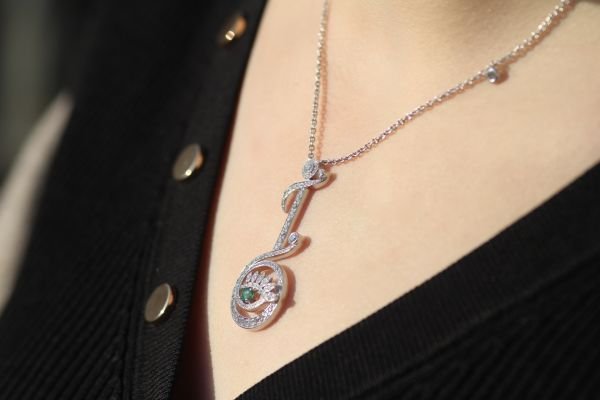 1,45 Karat Pırlanta Zümrüt Kolye