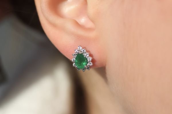 1,80 Karat Pırlanta Zümrüt Küpe