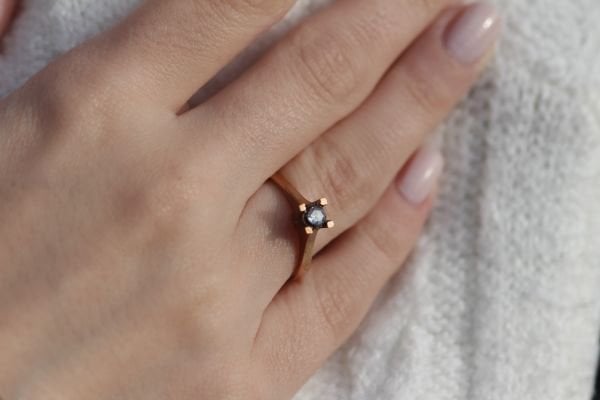 0,10 Karat Elmas Tektaş Yüzük